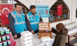 Sultanbeyli’de depremzedeler için kermes düzenlendi