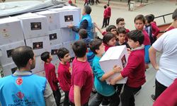 Adana'da öğrenciler, depremzedelere yardım için seferber oldu