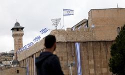 Filistin, El Halil'deki Harem-i İbrahim Camii'ne İsrail bayrağı dikilmesini kınadı