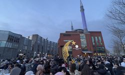 Hollanda'da "Cami Meydanı"nda 1500 kişilik sokak iftarı düzenlendi