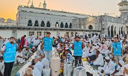  Mekke ve Medine’de iftar programı düzenledi