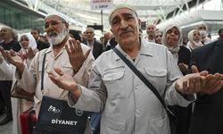 Türkiye'nin ilk hac kafileleri dualarla uğurlandı