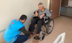Müftülükten engelli vatandaşa tekerlekli sandalye desteği