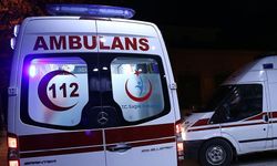 Kars'ta ambulans ile otomobil çarpıştı, sağlık görevlileri yaralandı