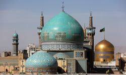 İran'daki Gevher Şad Camii mimarisiyle dikkati çekiyor