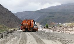 Heyelan nedeniyle kapanan Erzincan-Sivas kara yolu ulaşıma açıldı