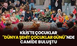 Kilis'te çocuklar "Dünya Şehit Çocuklar Günü"nde camide buluştu