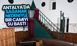 Antalya'da sağanak nedeniyle bir camiyi su bastı