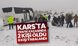 Kars'ta iki otobüsün karıştığı zincirleme trafik kazasında 2 kişi öldü, 8 kişi yaralandı