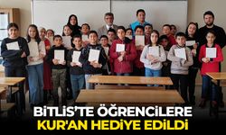 Bitlis’te öğrencilere Kur'an hediye edildi
