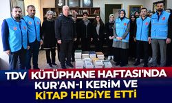 Türkiye Diyanet Vakfı, Kütüphane Haftası'nda bir okula dini kitaplar hediye etti