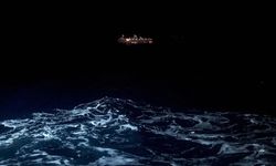 Atlantik Okyanusu'nda düzensiz göçmenleri taşıyan tekne battı: 51 düzensiz göçmen kayıp