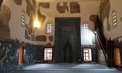 Edirne'deki Muradiye Camii'nin çinileri ve kalem işleri ilk günkü orijinalliğini koruyor