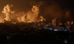 Katil İsrail, gece boyunca Gazze'nin farklı yerlerine düzenlediği saldırılarda 8 Filistinliyi şehit etti
