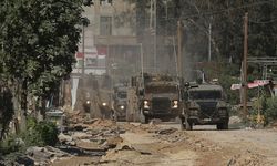 Katil İsrail güçleri Batı Şeria'nın birçok kent ve beldesine baskın düzenledi