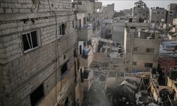 Katil İsrail'in Refah kentine düzenlediği saldırıda 6 Filistinli şehit oldu