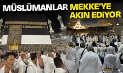 Müslümanlar Mekke'ye akın ediyor