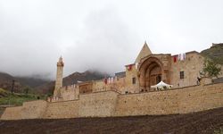 Onarımı tamamlanan Divriği Ulu Camii ve Darüşşifası ibadete açıldı