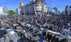 Rusya'da Müslümanlar, Kurban Bayramı namazında camilere akın etti