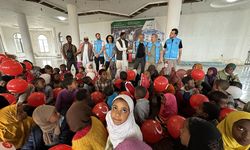 Türkiye'den gelen hayırseverler yardımlarıyla Etiyopyalı yetimleri sevindirdi