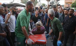 Katil İsrail güçlerinin Gazze'ye gece boyu düzenlediği saldırılarda 15 Filistinli şehit oldu