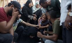Katil İsrail'in gece boyu Gazze'ye düzenlediği saldırılarda onlarca kişi öldü ve yaralandı