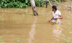 Sri Lanka'da şiddetli yağışlar sonucu meydana gelen sel ve heyelanda 10 kişi öldü