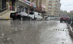 Çankırı'da sağanak nedeniyle bazı ev ve iş yerlerini su bastı