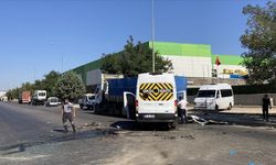 Gaziantep'te iki işçi servisi ile tırın karıştığı kazada 21 kişi yaralandı