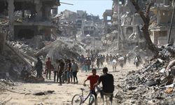Katil İsrail, Gazze'de Filistinliler için "güvenli" ilan ettiği bölgenin derhal boşaltılmasını istedi