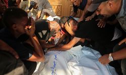 Katil İsrail güçleri, Batı Şeria'nın Tulkerim kentine baskın yaptı