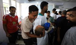 Katil İsrail güçlerinin Gazze'de bir pazar yerine düzenlediği saldırıda 10 kişi şehit oldu