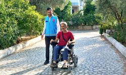 Din görevlisi öncü oldu, tekerlekli sandalye hediye edildi