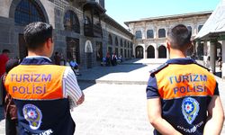 Tarihi Ulu Camii'nde turizm polisi göreve başladı