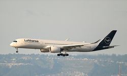 Alman hava yolu şirketi Lufthansa'ya ait bir uçağın pilotu katil İsrail'e inmeyi reddetti