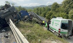 Düzce'de tırla otomobilin çarpıştığı kazada 2 kişi yaşamını yitirdi, 2 kişi yaralandı