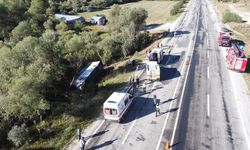 Erzincan'da yolcu otobüsünün devrildiği kazada 1 kişi öldü, 33 kişi yaralandı