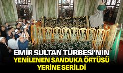 Emir Sultan Türbesi'nin yenilenen sanduka örtüsü yerine serildi