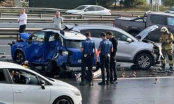 İstanbul TEM Otoyolu'nda meydana gelen zincirleme kazada 2 kişi hayatını kaybetti