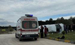 Kastamonu'da okul servisi ile tırın çarpışması sonucu 12'si öğrenci 13 kişi yaralandı