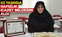 63 yaşındaki kadın hafızlık icazet belgesini aldı