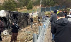 Isparta'da yolcu otobüsünün şarampole devrildiği kazada 1 kişi öldü, 18 kişi yaralandı