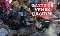 Gazze'de yerinden edilmiş Filistinlilere yemek dağıtıldı