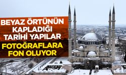 Edirne'de beyaz örtünün kapladığı tarihi yapılar fotoğraflara fon oluyor