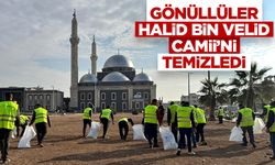 Humuslu gönüllüler, iç savaşta hasar alan Halid Bin Velid Camisi'ni temizledi