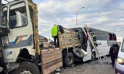 Konya'da yolcu otobüsünün karıştığı trafik kazasında 2 kişi öldü, 18 kişi yaralandı