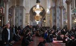 Şam'daki Emevi Camii'nde cuma namazı kılındı