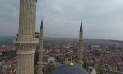 Selimiye Camii'nin minareleri mahyayla süslenmeye başlandı