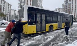 İstanbul'da kar yağışı dolayısıyla yarın okullar tatil edildi