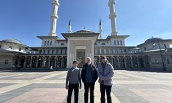 At sırtında yolculuk yapan İspanyol hacı adayları Beştepe Millet Camii'ni ziyaret etti